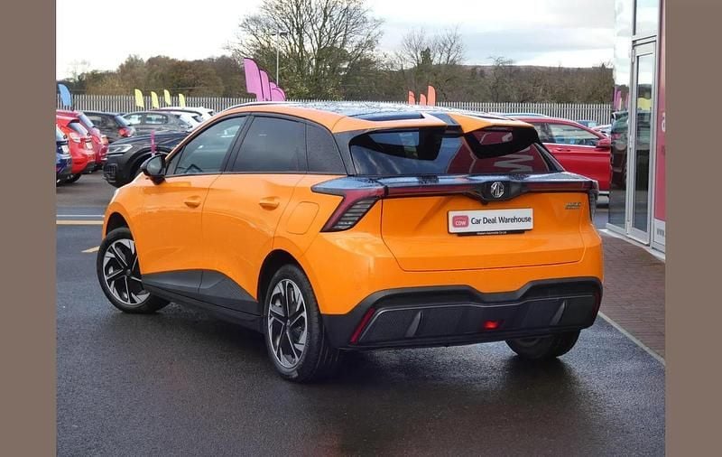 Used MG MG4 EV Trophy 150 kW (204 HP) 2022 Orange Hatchback