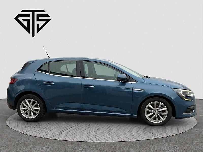 Used Renault Mégane IV Dynamique 2017 Steel blue Hatchback