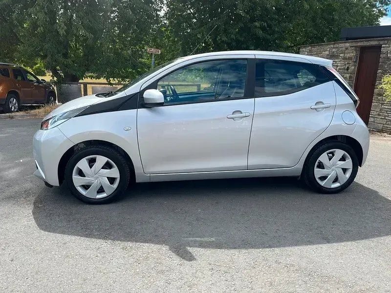 Used Toyota Aygo X-play 69 HP (50 kW) 2016 Silver Hatchback
