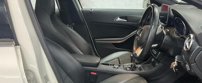 Used Mercedes A180 AMG Line Premium 2016 Cirrus white Hatchback