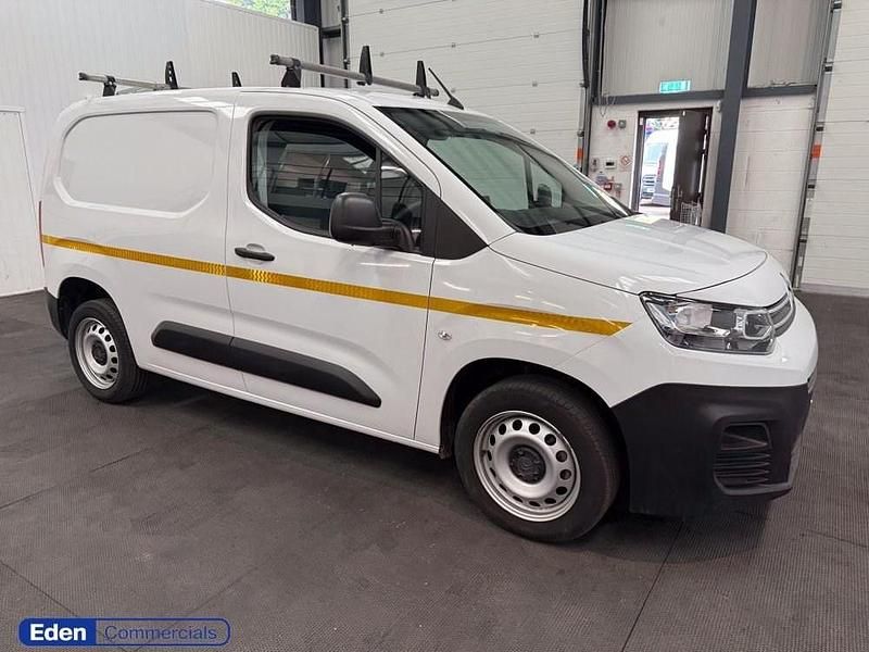 White Used 2023 Citroën Berlingo MPV | £10,995 (Good price) - Image 1/4