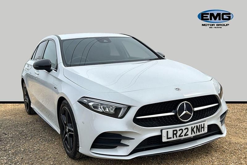Used Mercedes A180 Executive 136 HP (100 kW) 2022 White Hatchback