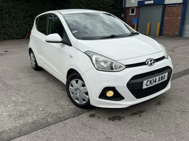 Used Hyundai i10 SE 67 HP (49 kW) 2014 White Hatchback