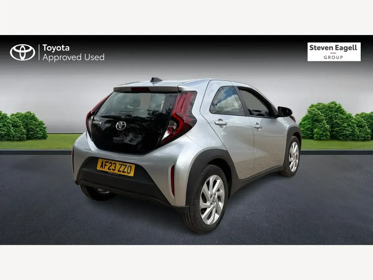 Used Toyota Aygo X PURE 72 HP (52 kW) 2023 Silver SUV
