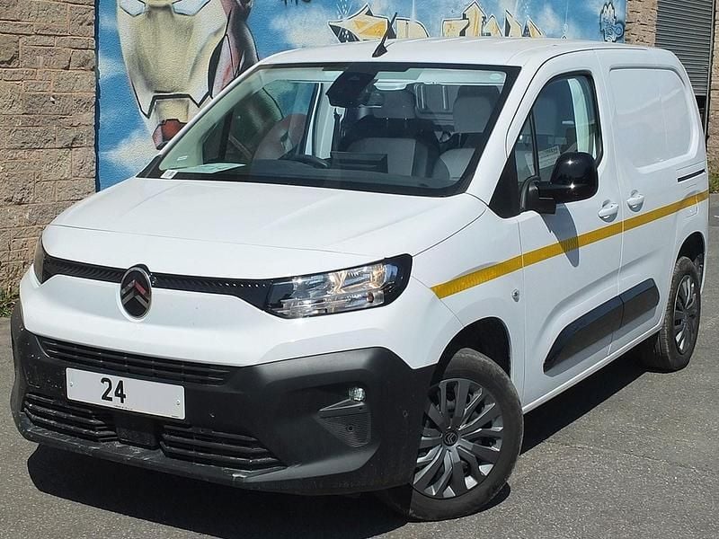 Used Citroën Berlingo 100 HP (73 kW) 2024 White MPV