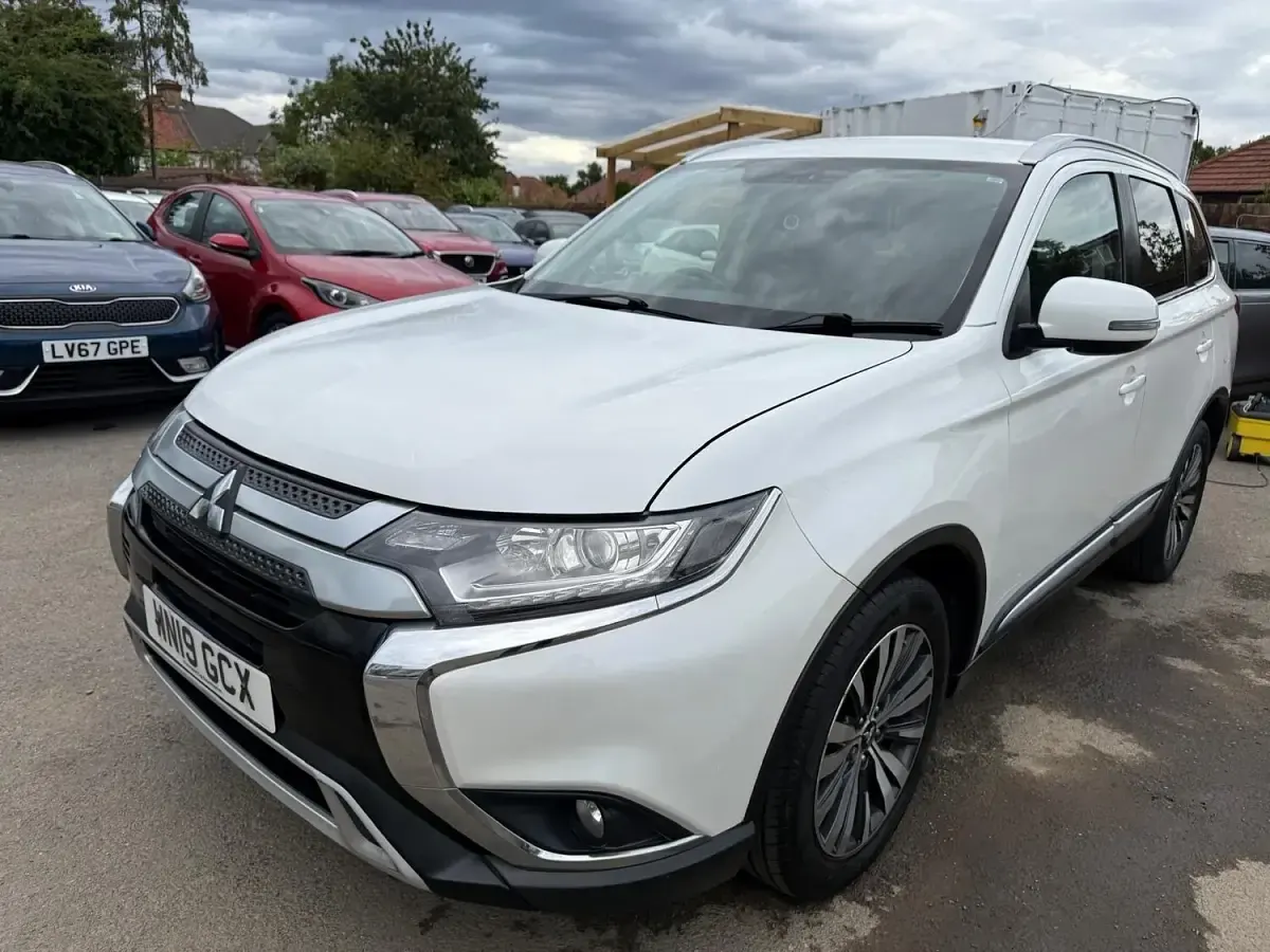 Used Mitsubishi Outlander 2019 White SUV