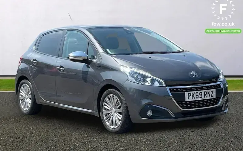 Used Peugeot 208 Signature Sky 82 HP (60 kW) 2019 Hatchback