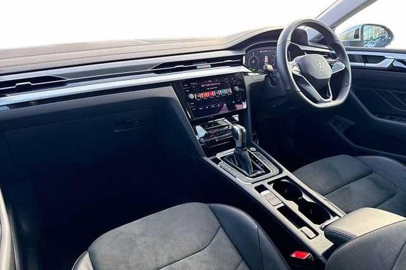 Usado VW Arteon Elegance 218 HP (160 kW) 2023 Cinzento Carrinha