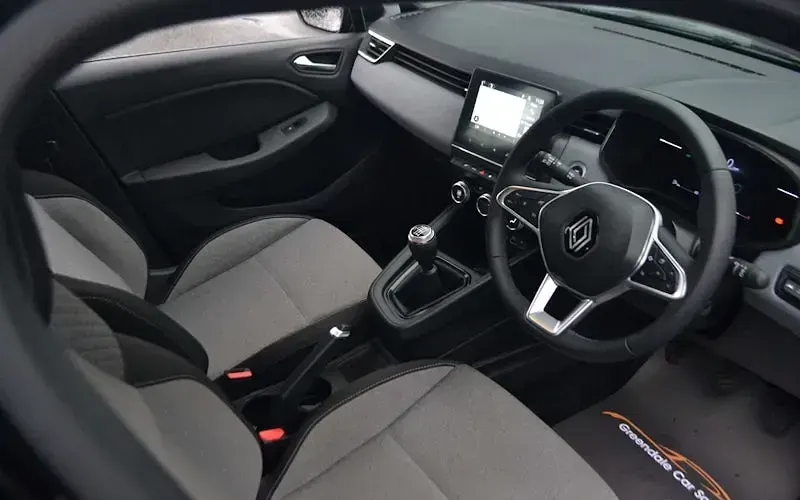 Used Renault Clio Evolution 90 HP (66 kW) 2024 Black Hatchback