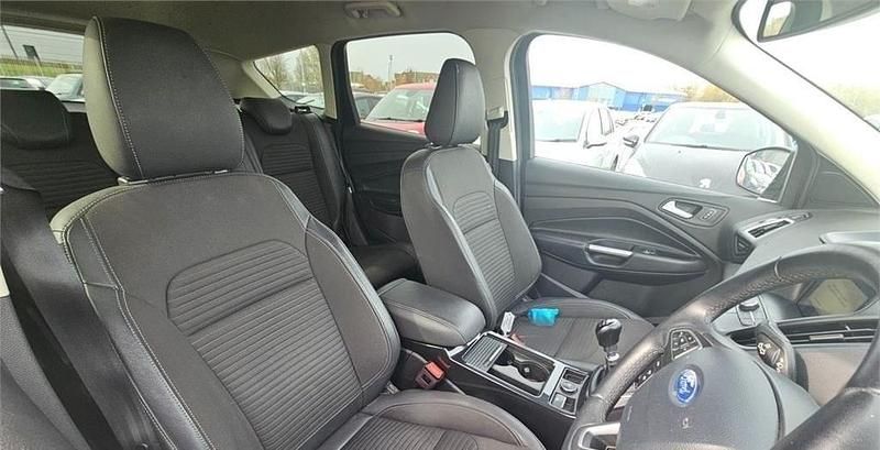 Usado Ford Kuga Titanium 120 HP (88 kW) 2018 Cinzento SUV
