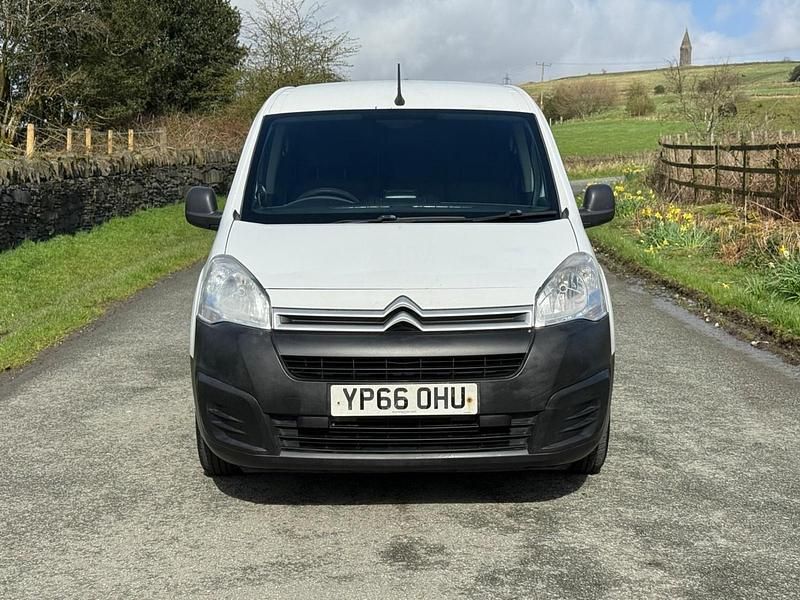 Used Citroën Berlingo 75 HP (55 kW) 2016 White MPV