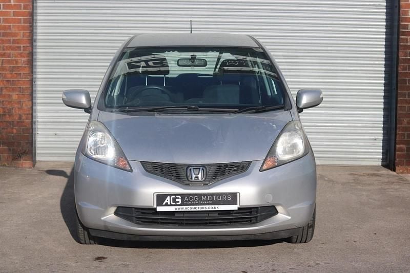 Used Honda Jazz ES 99 HP (72 kW) 2011 Silver Hatchback