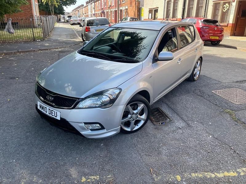 Silver Used 2010 Kia Ceed 3 Hatchback | £2,150 (Good price) - Image 1/4
