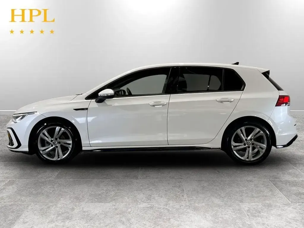 Used VW Golf VIII R-line 130 HP (95 kW) 2022 White Hatchback