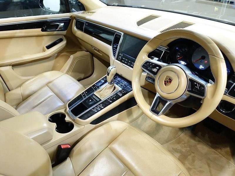 Used Porsche Macan 258 HP (189 kW) 2016 Black SUV