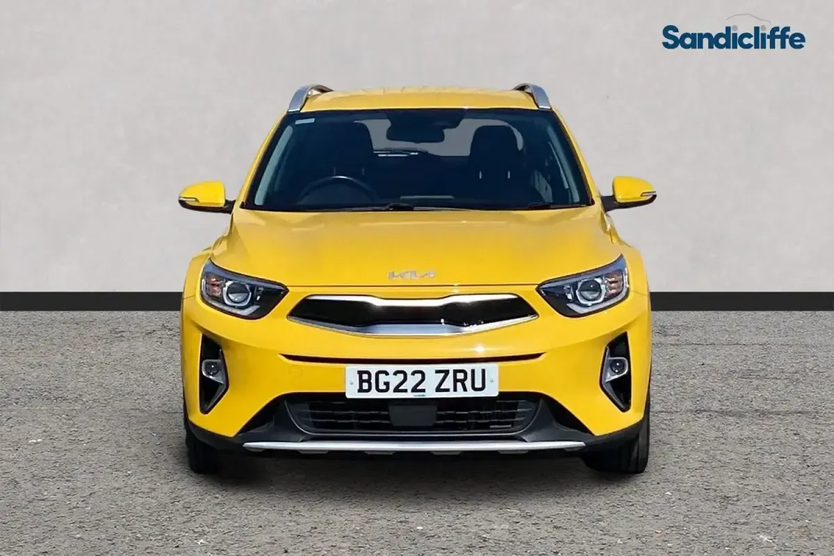 Usado Kia Stonic 100 CV (73 kW) 2022 Amarillo SUV