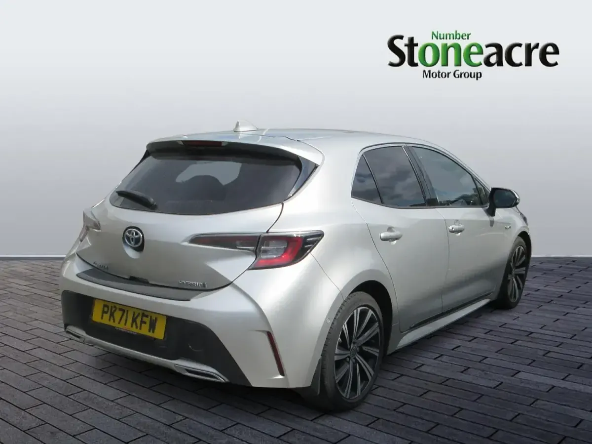 Used Toyota Corolla Design 184 HP (135 kW) 2021 Silver Hatchback