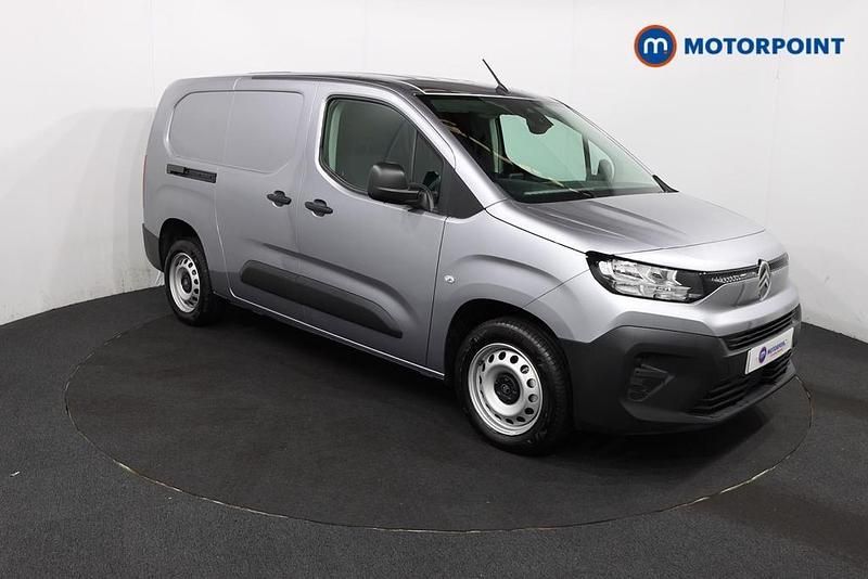 Grey New 2025 Citroën Berlingo MPV | £17,199 (Good price) - Image 1/4