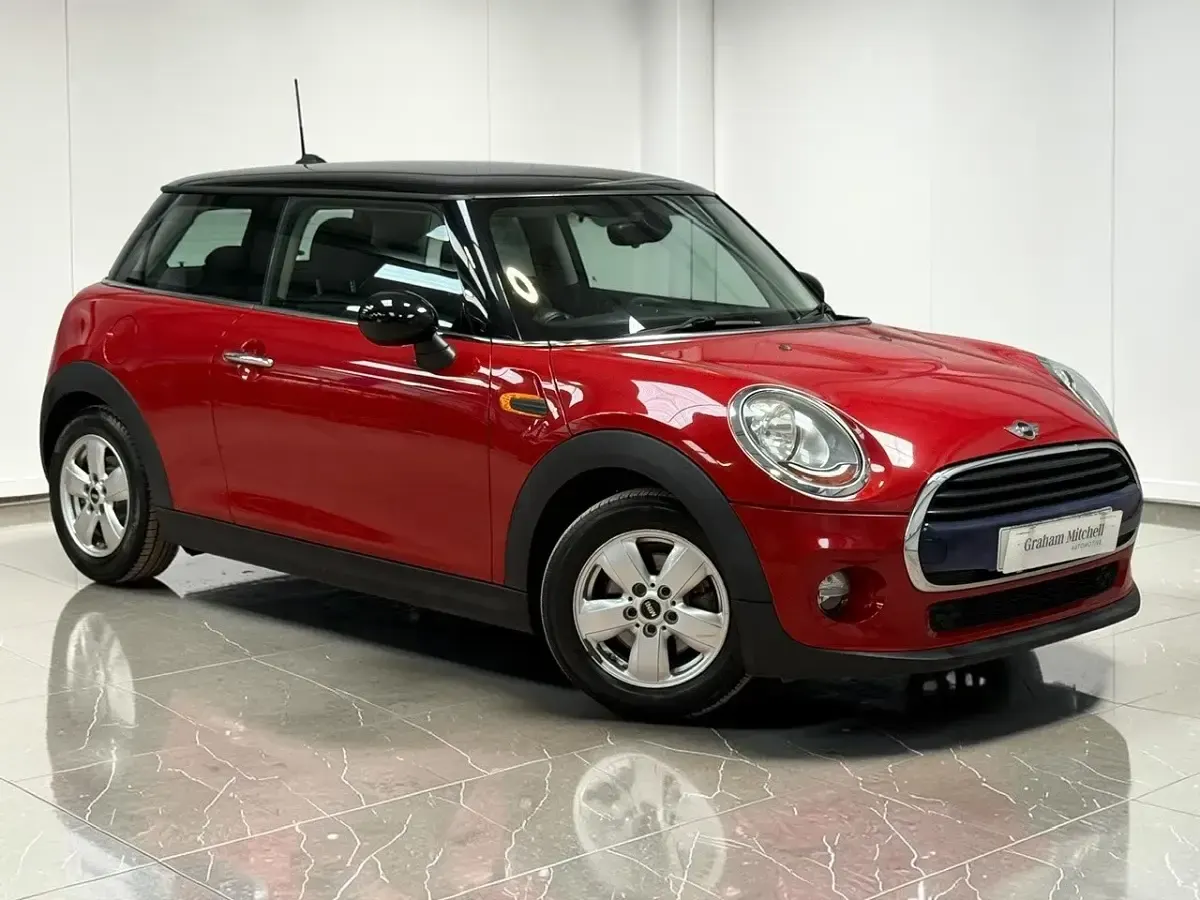 Used Mini Cooper Hatch 136 HP (100 kW) 2016 Red Hatchback