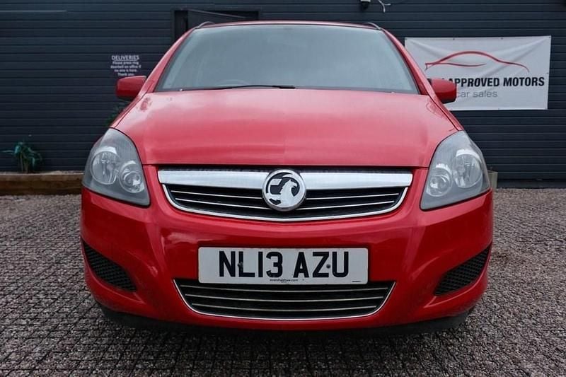 Used Vauxhall Zafira 115 HP (84 kW) 2013 Red MPV