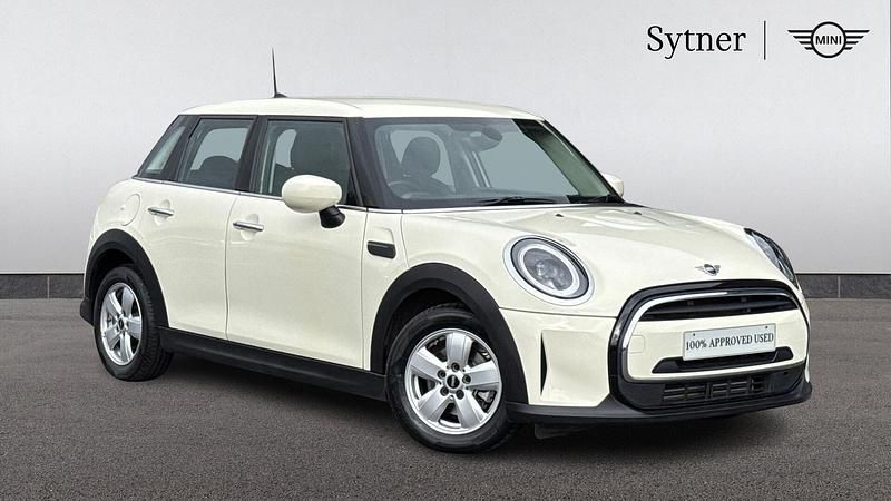 Used Mini Cooper Classic 134 HP (98 kW) 2021 White Hatchback