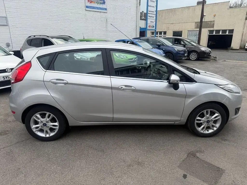 Used Ford Fiesta Zetec 82 HP (60 kW) 2017 Silver Hatchback