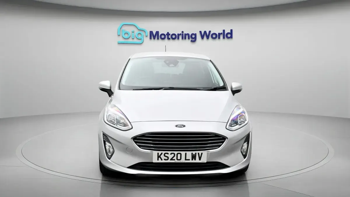 Usado Ford Fiesta Titanium 95 CV (69 kW) 2020 Plateado Utilitario