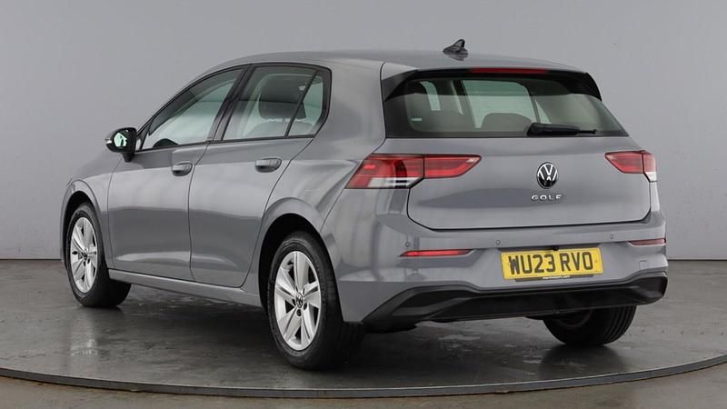 Second-hand VW Golf VIII Life 150 CP (110 kW) 2023 Gri Hatchback