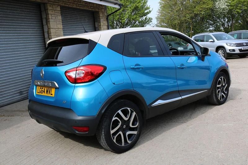 Used Renault Captur Dynamique 90 HP (66 kW) 2014 Blue/cream SUV