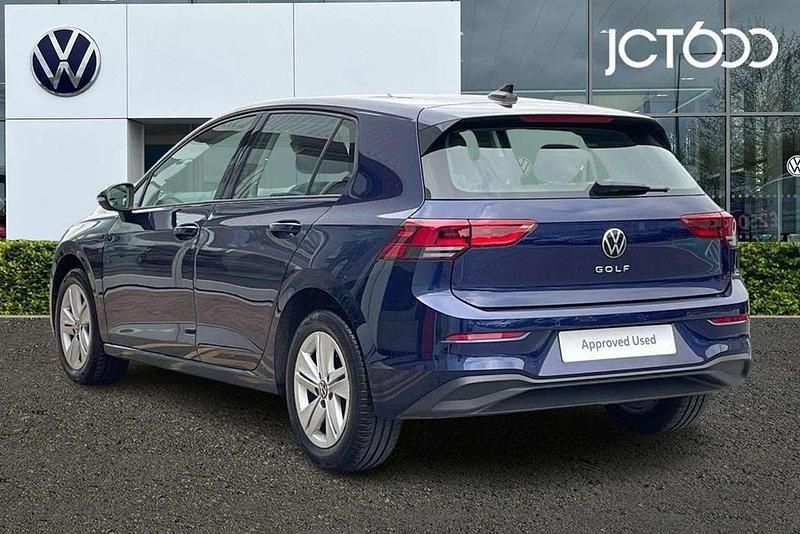 Used VW Golf VIII Life 130 HP (95 kW) 2023 Blue Hatchback