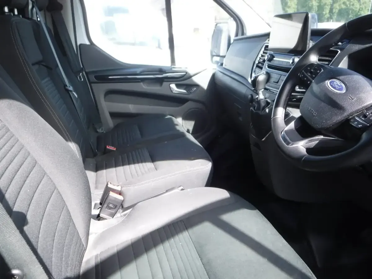 Käytetty Ford Transit Custom Limited 130 HP (95 kW) 2023 Valkoinen Van