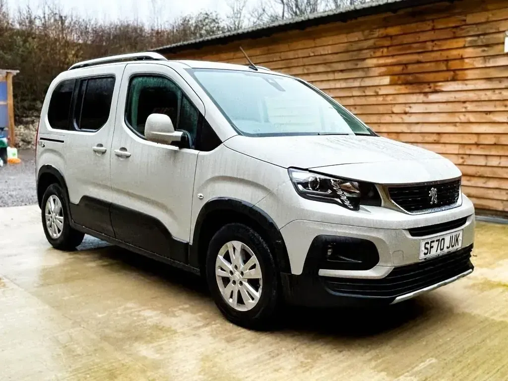 Begagnad Peugeot Rifter Access 131 HK (96 kW) 2020 Beige Minibuss