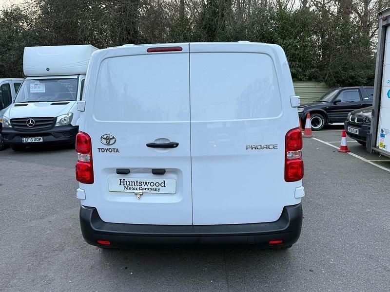 Used Toyota Proace Active 120 HP (88 kW) 2023 White MPV