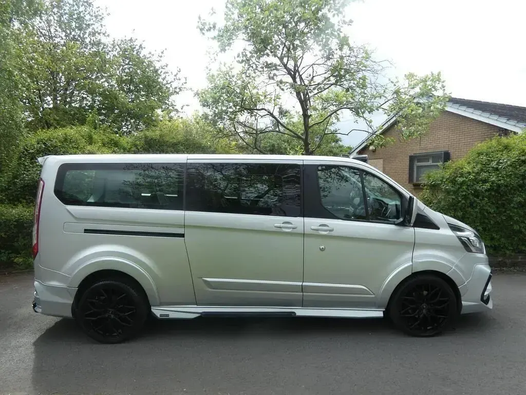 Usado Ford Tourneo Titanium 2022 Prateado Monovolume