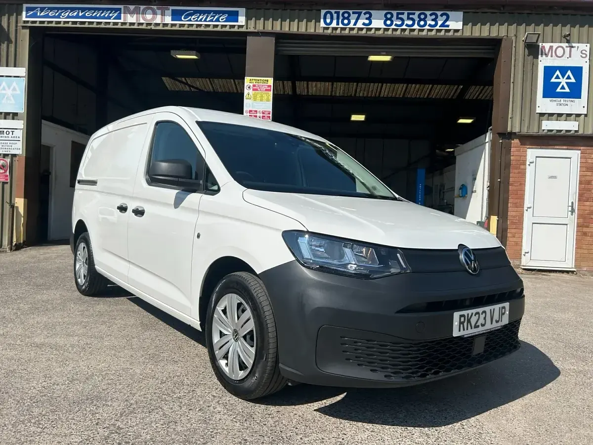 Used VW Caddy Maxi 102 HP (75 kW) 2023 White MPV