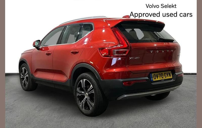 Usado Volvo XC40 Inscription 197 CV (144 kW) 2020 Rojo SUV