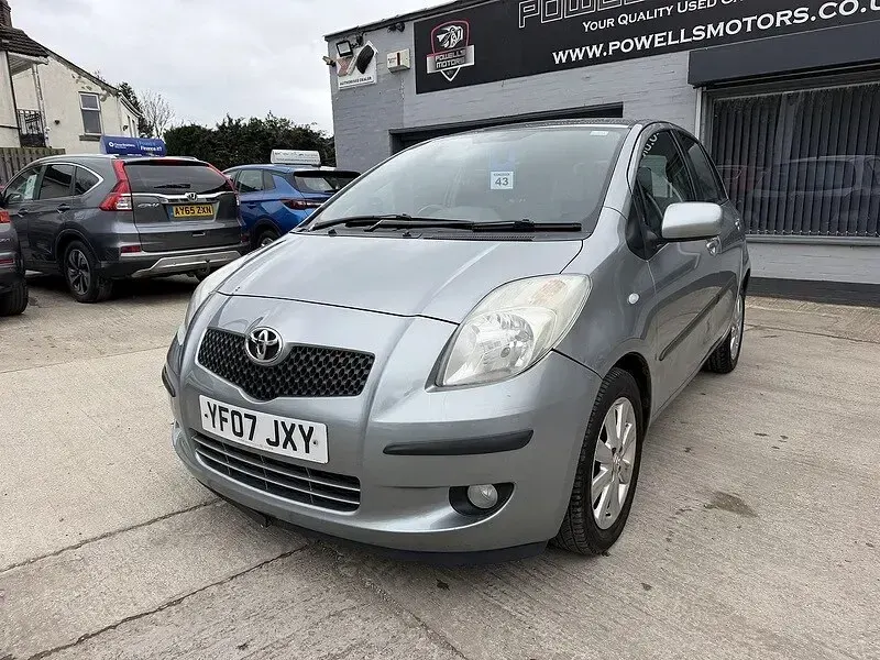 Used Toyota Yaris 87 HP (63 kW) 2007 Silver Hatchback