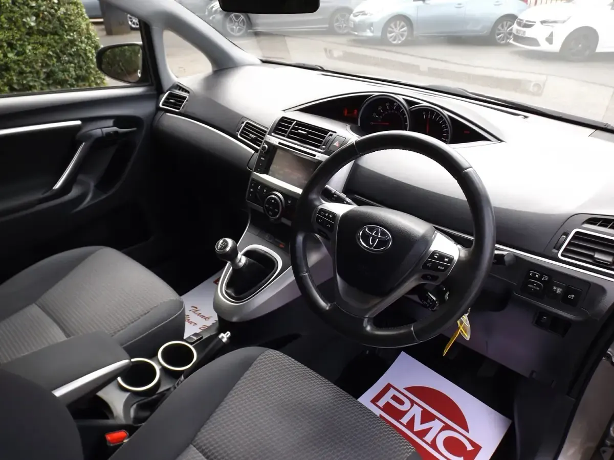 Used Toyota Verso 132 HP (97 kW) 2015 Bronze MPV