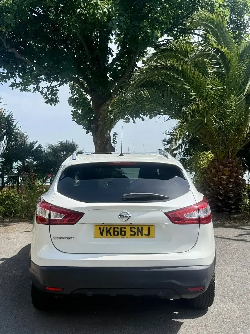 Used Nissan Qashqai Tekna 110 HP (80 kW) 2016 White SUV