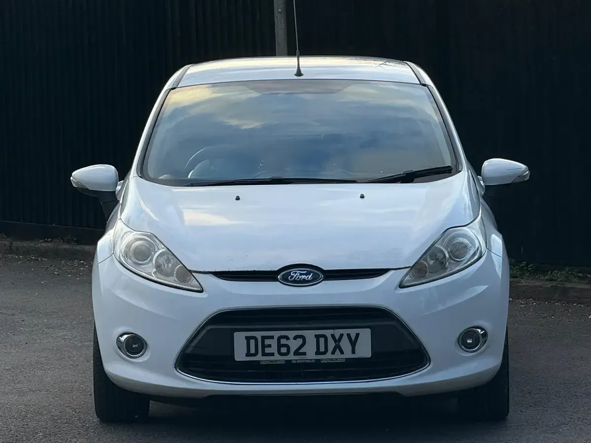 Used Ford Fiesta Zetec 2012 White Hatchback