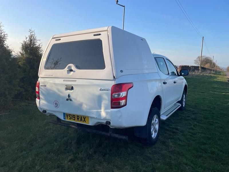 Used Mitsubishi L200 181 HP (133 kW) 2019 White Pickup