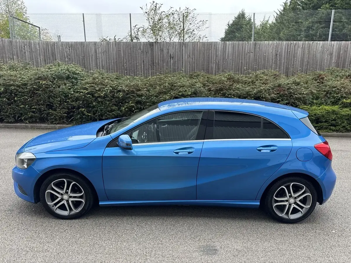 Used Mercedes A180 109 HP (80 kW) 2015 Blue Hatchback