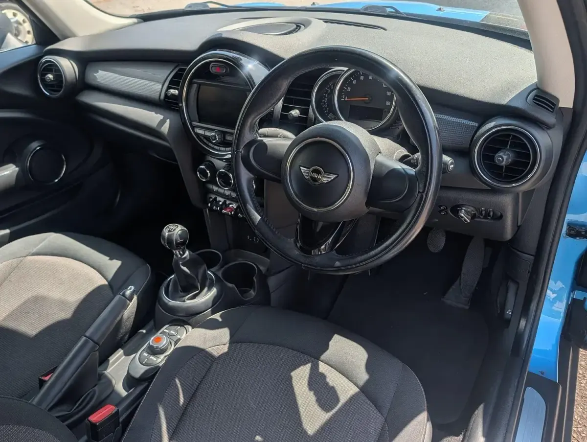 Begagnad Mini ONE Hatch 102 HK (75 kW) 2016 Blå Halvkombi