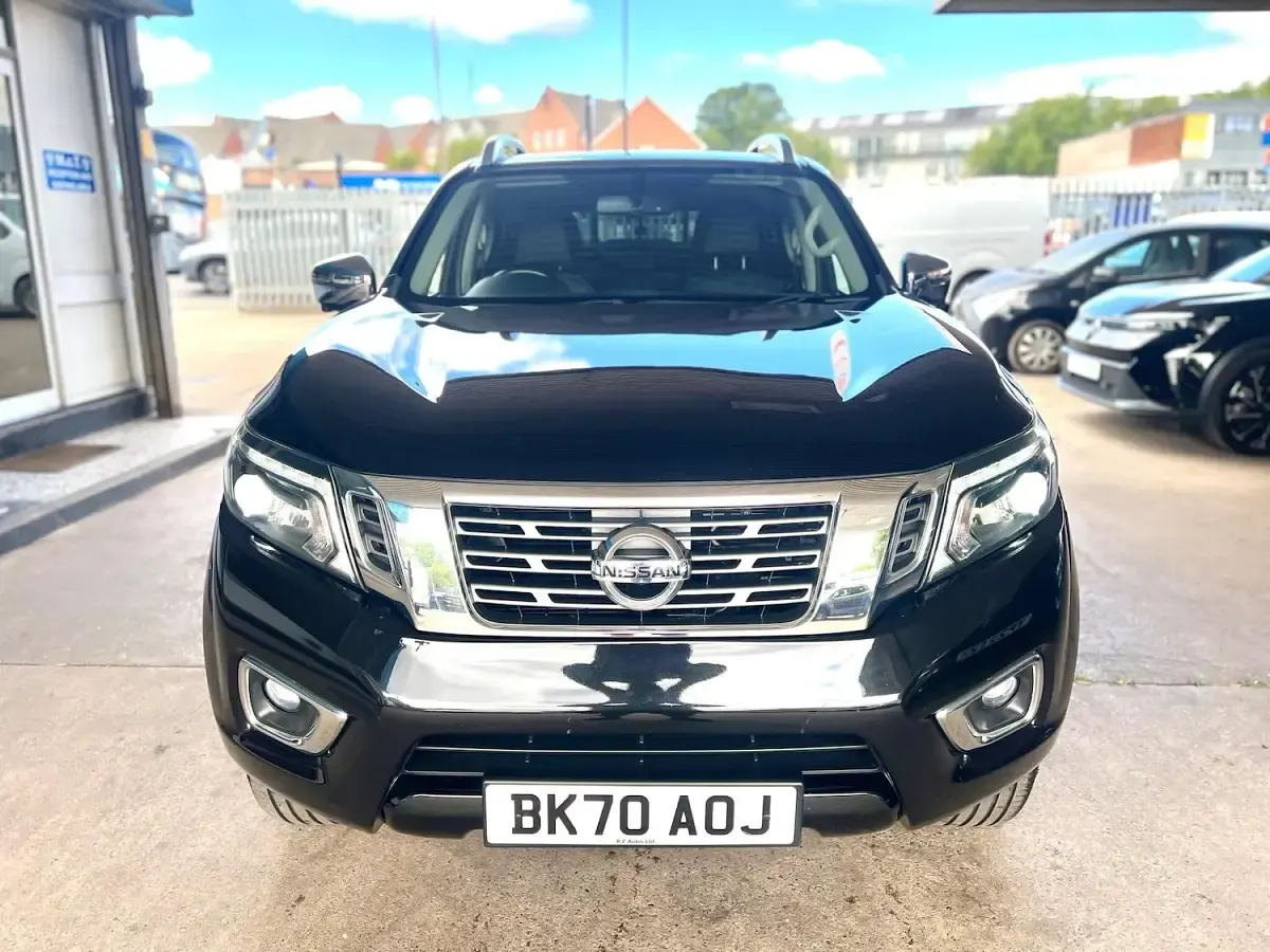 Used Nissan Navara Tekna 190 HP (139 kW) 2020 Black Pickup