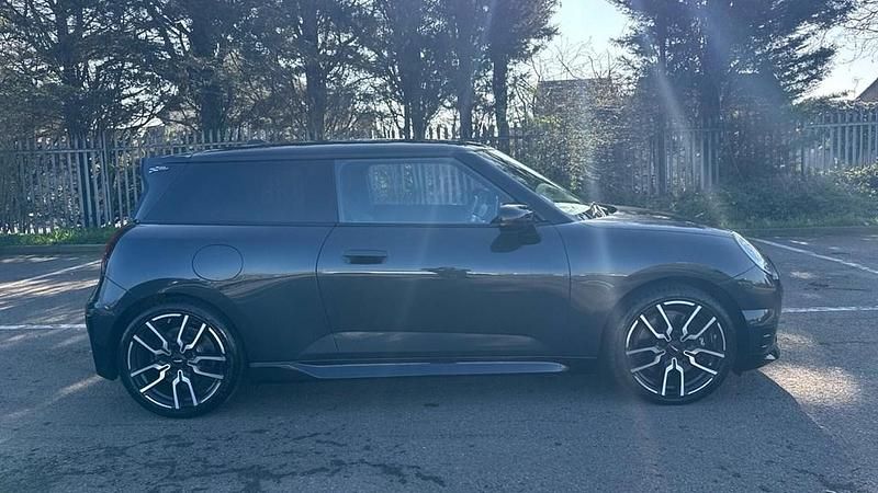 Used Mini Cooper SE Hatch 11 kW (15 HP) 2024 Hatchback