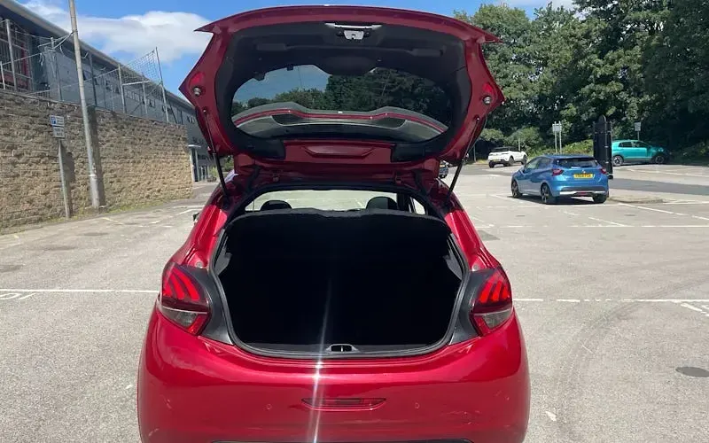 Used Peugeot 208 Prestige 208 HP (152 kW) 2018 Red Hatchback