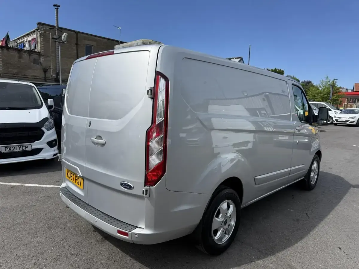 Used Ford Transit Custom Limited 170 HP (125 kW) 2017 Silver Van
