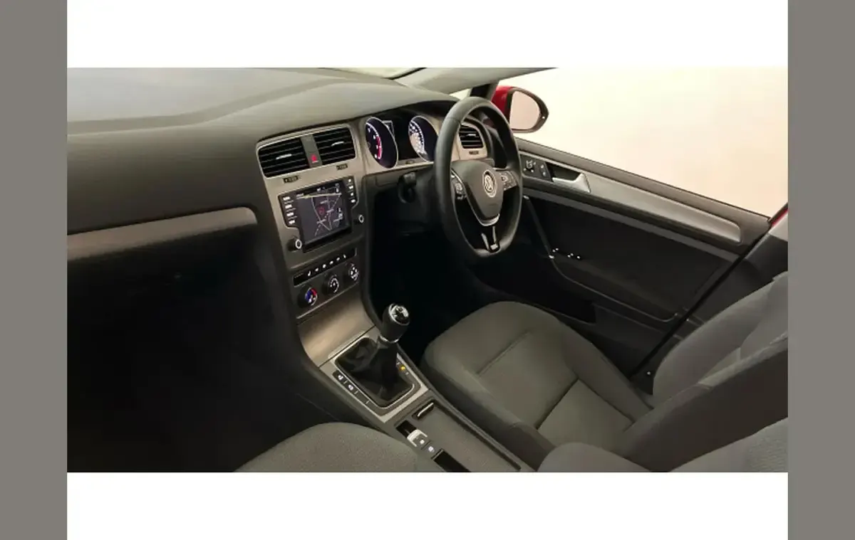 Used VW Golf VII Edition 125 HP (91 kW) 2016 Red Hatchback