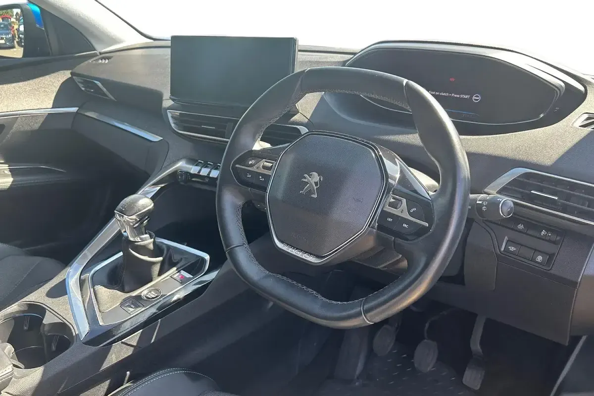 Used Peugeot 3008 Allure Premium 131 HP (96 kW) 2021 Blue SUV
