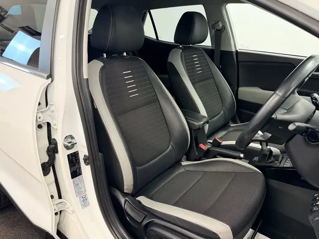 Used Kia Stonic 120 HP (88 kW) 2021 White SUV